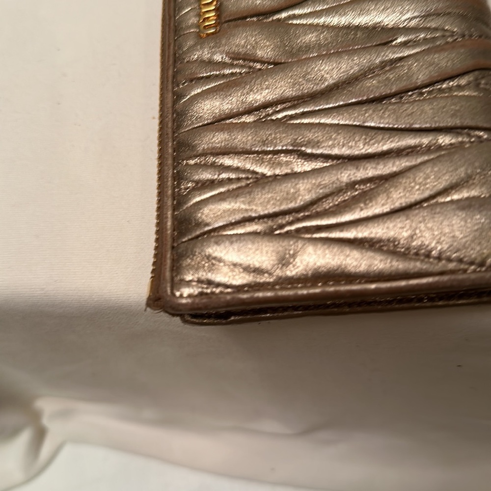 MIU MIU gold leather wallet with top zipper . - Picture 14 of 15